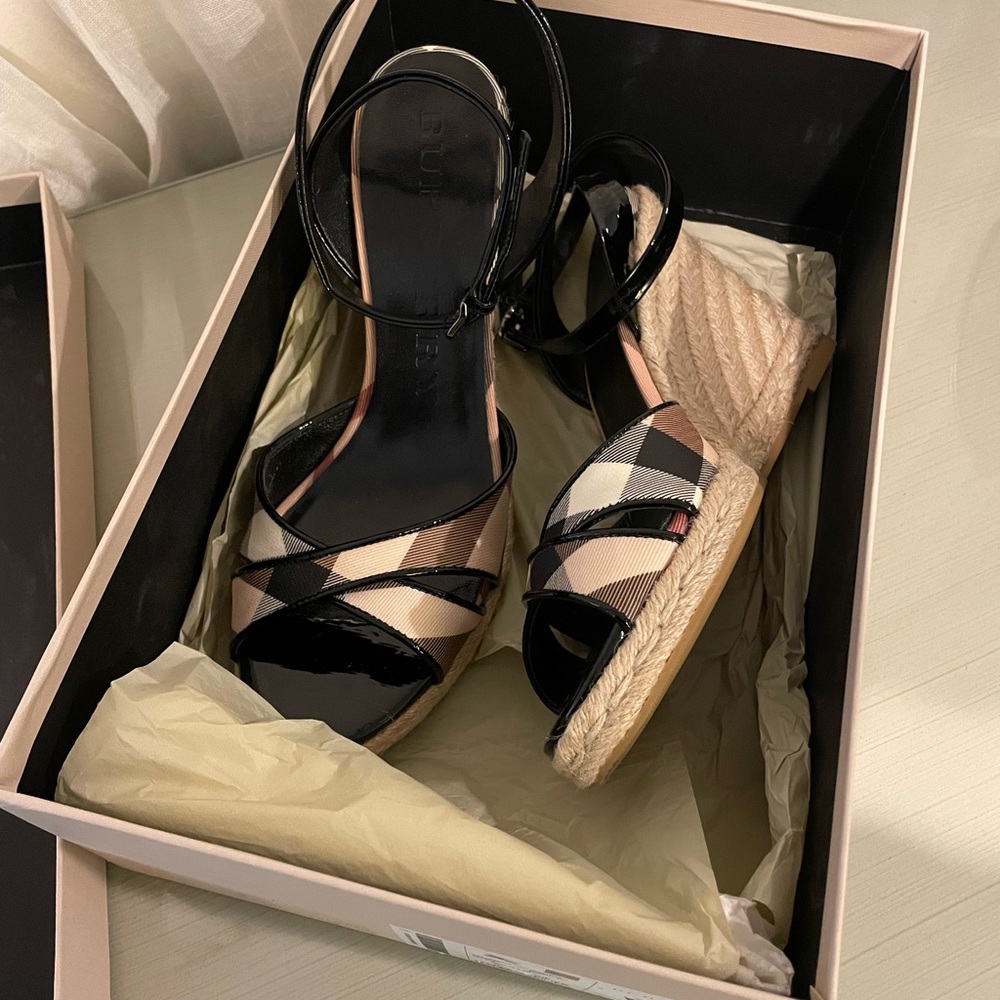 AUTHENTIC BURBERRY WEDGES SIZE EUR 39 US SIZE 8